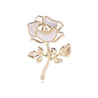 Broche de coquille, laiton, avec coquille, fleur, Placage de couleur d'or, bijoux de mode & pour femme, blanc, protéger l'environnement, sans nickel, plomb et cadmium, 26x44mm, Vendu par PC