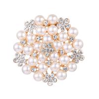 Zinc Alloy Brocher, med Plastic Pearl, Kronblade, forgyldt, for kvinde & med rhinestone, flere farver til valg, 55x55mm, Solgt af PC