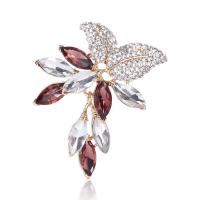 Zinc Alloy Broche, med Krystal, Leaf, forgyldt, for kvinde & med rhinestone, flere farver til valg, 46x64mm, Solgt af PC