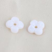 Natural White Shell Kralen, Bloem, DIY, wit, 8.50x8.50x2.50mm, Gat:Ca 1.2mm, Verkocht door PC