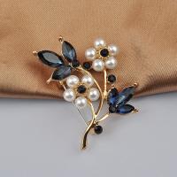 Zinc Alloy Brocher, med Plastic Pearl, Flower, for kvinde & med rhinestone, flere farver til valg, nikkel, bly & cadmium fri, 45x30mm, Solgt af PC