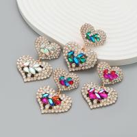 Pendientes de Perno de Aleación de Zinc, Corazón, Joyería & para mujer & con diamantes de imitación, más colores para la opción, libre de níquel, plomo & cadmio, 52x39mm, Vendido por Par