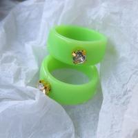 Resin fingerring, med rhinestone, fluorescerende grønt, Outer diameter about 2.1*2.1cm; Inner meridian about 1.7*1.7cm, Solgt af PC