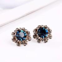 Zinc Alloy Stud Earring, med Krystal, forgyldt, mode smykker & for kvinde & med rhinestone, Tilfældig farve, 15mm, Solgt af par