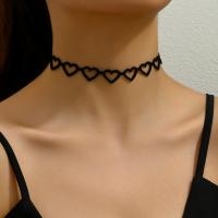 Mode Collier Choker, alliage de zinc, avec corde de suède faux, avec 8CM chaînes de rallonge, coeur, Placage de couleur d'or, pour femme & creux, noire, Longueur Environ 28 cm, Vendu par PC