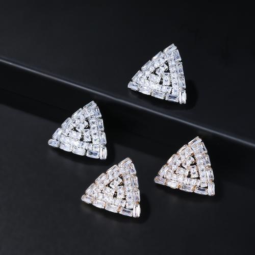 Boucles d'oreilles en laiton zircon cubique pavent, triangle, bijoux de mode & pavé de micro zircon & pour femme, plus de couleurs à choisir, protéger l'environnement, sans nickel, plomb et cadmium, 28x31mm, Vendu par paire