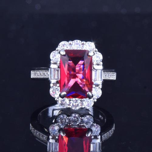 Bague en laiton, avec cristal, rectangle, Plaqué de platine, bijoux de mode & pour femme & avec strass, rouge, protéger l'environnement, sans nickel, plomb et cadmium, Ring inner diameter:17-18mm, Vendu par PC