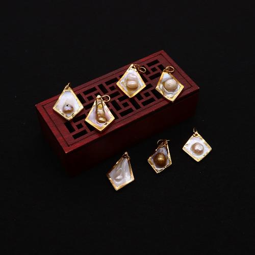 Shell Hangers, Schelp, met parel & Messing, Rhombus, gold plated, mode sieraden & DIY, gemengde kleuren, 19x29mm, Verkocht door PC