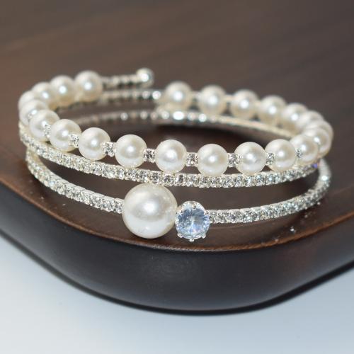 Zinc Alloy Bangle Smykker, med Plastic Pearl, mode smykker & forskellige stilarter for valg & Micro Pave cubic zirconia & for kvinde & med rhinestone, flere farver til valg, nikkel, bly & cadmium fri, Diameter: 5.5cm, Solgt af PC