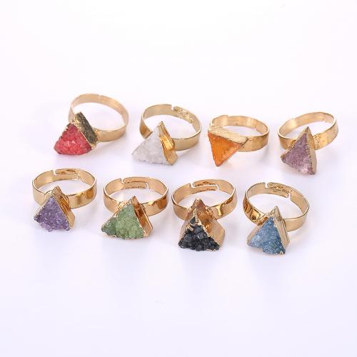 Natuurlijke Quartz vinger Ring, Messing, met Natuurlijke Quartz, Driehoek, gold plated, Verstelbare & mode sieraden & uniseks, Willekeurige kleur, nikkel, lood en cadmium vrij, 20x26mm, Verkocht door PC