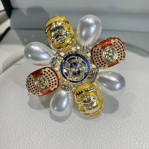 Zinklegering broches, Zinc Alloy, met Shell Pearl, Bloem, gold plated, voor vrouw & glazuur & met strass, multi-gekleurde, nikkel, lood en cadmium vrij, 58x58mm, Verkocht door PC