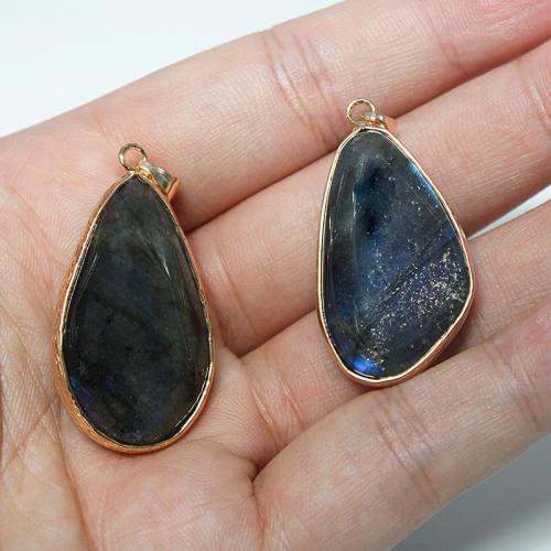 Edelsteen Hangers Sieraden, Labradorite, met Messing, Nuggets, gold plated, mode sieraden & uniseks, gemengde kleuren, 21x40mm, Verkocht door PC