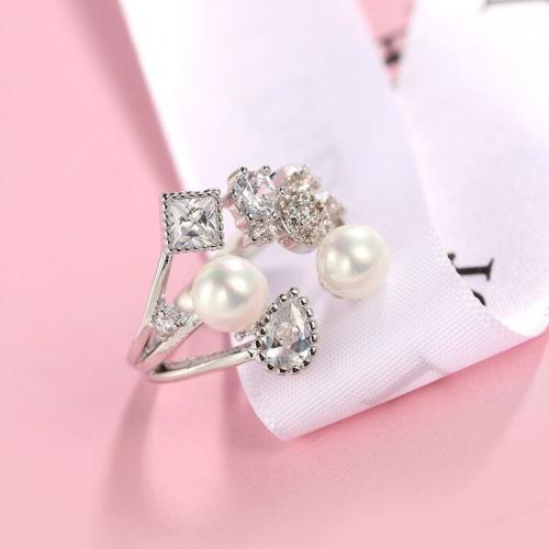 Kubisk Zircon Mässing Finger Ring, med Cubic Zirconia & Plast Pearl, Dropp, silver pläterad, för kvinna, vit, nickel, bly och kadmium gratis, Säljs av PC