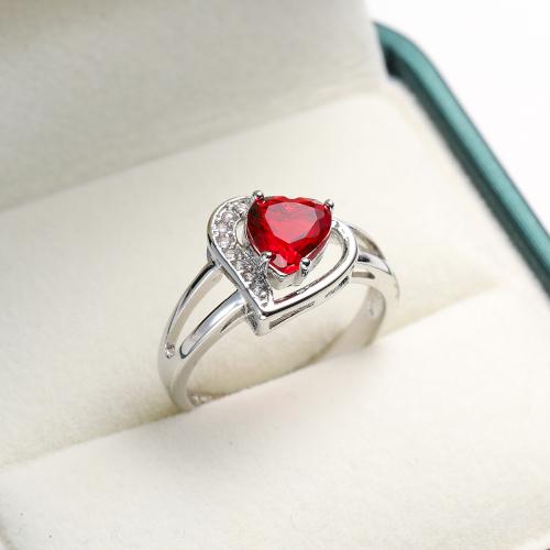 Bague Zircon cubique en laiton, avec zircon cubique, coeur, Placage de couleur argentée, normes différentes pour le choix & pour femme, rouge, protéger l'environnement, sans nickel, plomb et cadmium, Vendu par PC