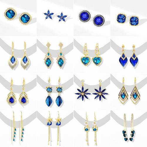 Zinc Alloy Drop Earring, med Krystal, forgyldt, forskellige stilarter for valg & Micro Pave cubic zirconia & for kvinde, earring length 10-50mm, Solgt af par