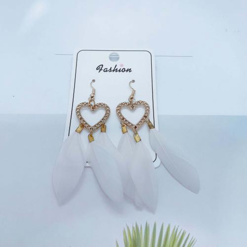 Mode Feather Earring, Veer, met Zinc Alloy, Hart, gold plated, mode sieraden & Bohemien stijl & voor vrouw, meer kleuren voor de keuze, 70mm, Verkocht door pair