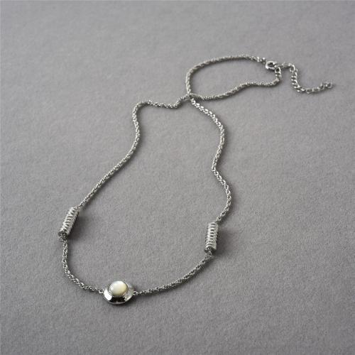 Collier en laiton, avec agate noire & coquille blanche, avec 5CM chaînes de rallonge, Placage, pour femme, plus de couleurs à choisir, Longueur Environ 40 cm, Vendu par PC