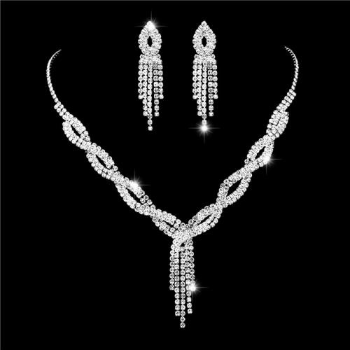 Cink Aluminijski Nakit Kompleti, naušnica & ogrlica, Cink Alloy, s Vještački dijamant, 2 komada & modni nakit & za žene & s Rhinestone, srebro, nikal, olovo i kadmij besplatno, Earrings 6.0cm*1.3cm, Dužina Približno 45-50 cm, Prodano By Set