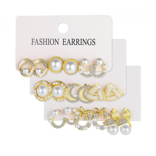 aleación de zinc Aretes, con Perlas plásticas, chapado en color dorado, diferentes estilos para la opción & para mujer & esmalte & con diamantes de imitación, earring length 10-20mm, Vendido por Set