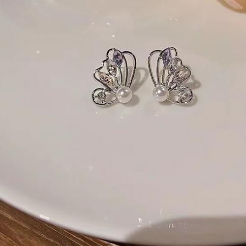 Pendientes de Perno de Aleación de Zinc, con Perlas de plástico ABS, Mariposa, chapado, Joyería & micro arcilla de zirconia cúbica, plateado, libre de níquel, plomo & cadmio, 10x22mm, Vendido por Par