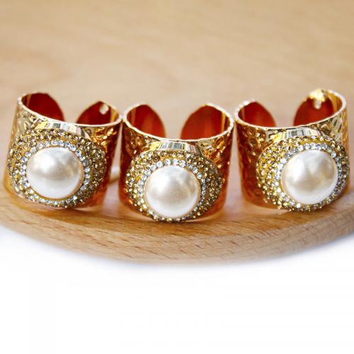 Messing fingerring, med Shell Pearl, Runde, guldfarve belagt, Justerbar & mode smykker & for kvinde & med rhinestone, flere farver til valg, nikkel, bly & cadmium fri, inner diameter:17~20mm, Solgt af PC