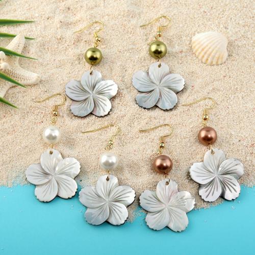 Boucles d'oreilles coquillage, coquille noire, avec fer & alliage de zinc, fleur, sans élastique, bijoux de mode, plus de couleurs à choisir, 29x64mm, Vendu par paire