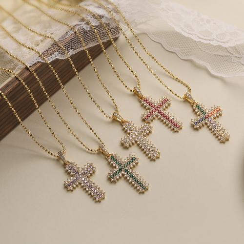 Zircônio cúbico Micro Pave colar de bronze, cobre, with 5CM extender chain, Cruz, cromado de cor dourada, micro pavimento em zircônia cúbica & para mulher, Mais cores pare escolha, níquel, chumbo e cádmio livre, 22x40mm, comprimento 45 cm, vendido por PC