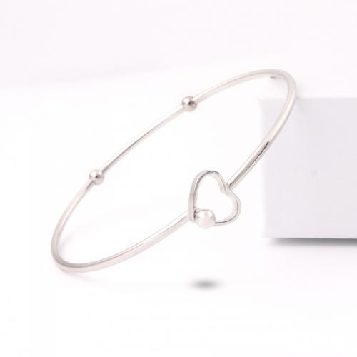 Nerūdijančio plieno Bangle, 304 Nerūdijantis plienas, Širdis, Bižuterijos & unisex, daugiau spalvų pasirinkimas, diameter 65mm, heart shape 12*13mm, Pardavė PC