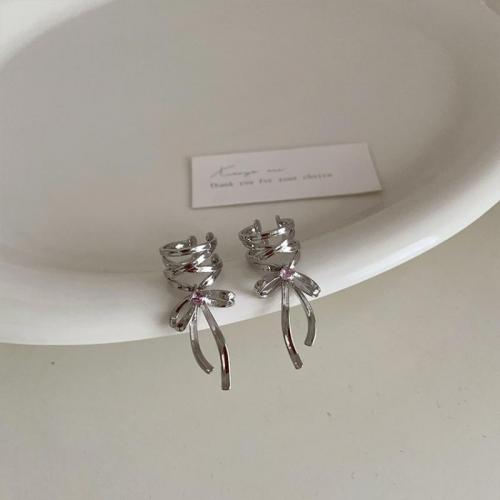 Zinc Alloy Earring Cuff, Strik, platinum plated, mode sieraden & voor vrouw & met strass, 15x30mm, Verkocht door pair