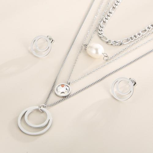 Cubic Zirkonia Ruostumaton teräs korut asetetaan, 304 Stainless Steel, kanssa Cubic Zirkonia & Muovi Pearl, muoti korut & eri tyylejä valinta & naiselle, enemmän värejä valinta, Myymät PC