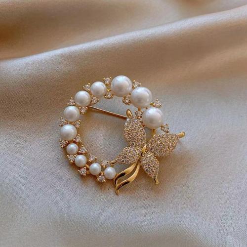 Zinklegering broches, Zinc Alloy, met Plastic Pearl, Vlinder, gold plated, voor vrouw & met strass, wit, nikkel, lood en cadmium vrij, 42mm, Verkocht door PC