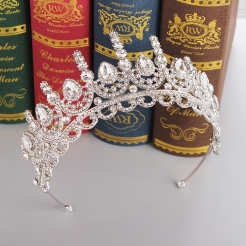 Tiaras, liga de zinco, with cristal, cromado de cor prateada, joias de moda & para mulher & com strass, prateado, níquel, chumbo e cádmio livre, height 65mm, arc length 330mm, vendido por PC