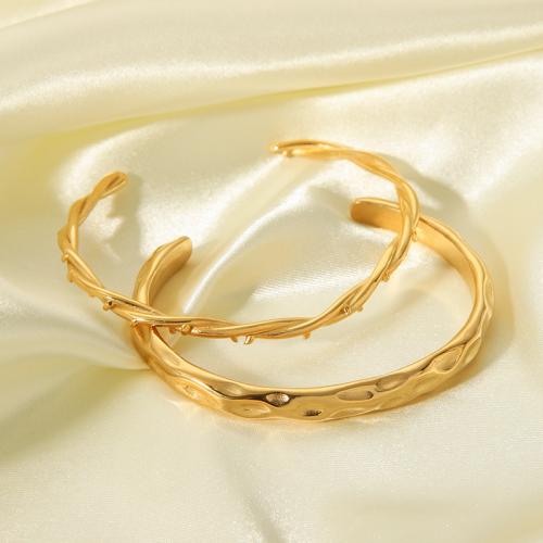 Rozsdamentes acél bangle, 304 rozsdamentes acél, 18K aranyozott, divat ékszerek & különböző stílusokat a választás & a nő, aranysárga, Belső átmérő:Kb 62mm, Által értékesített PC