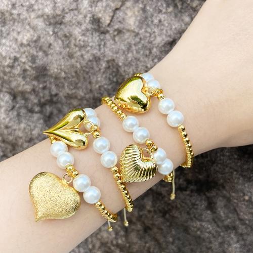 Messing Armbanden, met Plastic Pearl, plated, mode sieraden & verschillende ontwerpen voor de keuze, gouden, nikkel, lood en cadmium vrij, Verkocht door PC