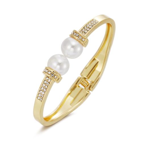 Zinc Alloy Bangle Smykker, med Plastic Pearl, forgyldt, Micro Pave cubic zirconia & for kvinde, flere farver til valg, Indvendig diameter:Ca. 62x46mm, Solgt af PC