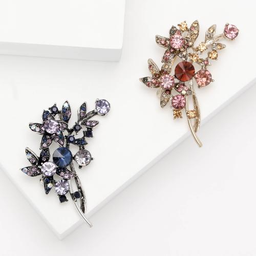 Zinc Alloy Brocher, Flower, forgyldt, mode smykker & med rhinestone, flere farver til valg, nikkel, bly & cadmium fri, 31x51mm, Solgt af PC