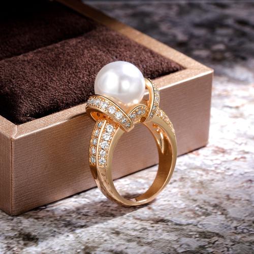 Kubieke Circonia Micro Pave Brass Ring, Messing, met Plastic Pearl, verschillende grootte voor keus & micro pave zirconia & voor vrouw, gouden, Verkocht door PC