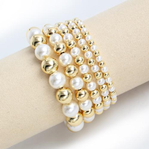 Messing Armbanden, met Plastic Pearl, Verstelbare & uniseks & verschillende grootte voor keus, gouden, Per verkocht Ca 14-24 cm Strand