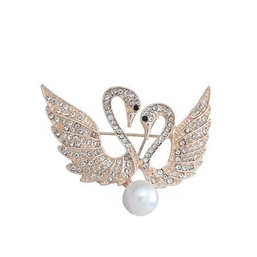 Rhinestone Broche, Zinc Alloy, med Plastic Pearl, Swan, forgyldt, for kvinde & med rhinestone, flere farver til valg, Solgt af PC