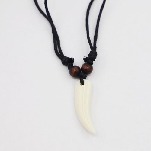 Collier résine, Fil de coton, avec bois & résine, Corne, Réglable & pour homme, 38x12x6mm, Longueur Environ 44-86 cm, Vendu par PC