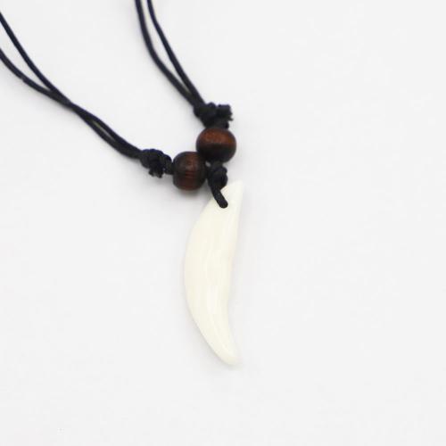 Collier résine, Fil de coton, avec bois & résine, Corne, Réglable & pour homme, 40x10x6mm, Longueur Environ 44-86 cm, Vendu par PC