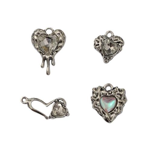 Pendentifs coeur en alliage de zinc, Plaqué de couleur d'argent, DIY & normes différentes pour le choix & avec strass, plus de couleurs à choisir, protéger l'environnement, sans nickel, plomb et cadmium, Environ 100PC/sac, Vendu par sac