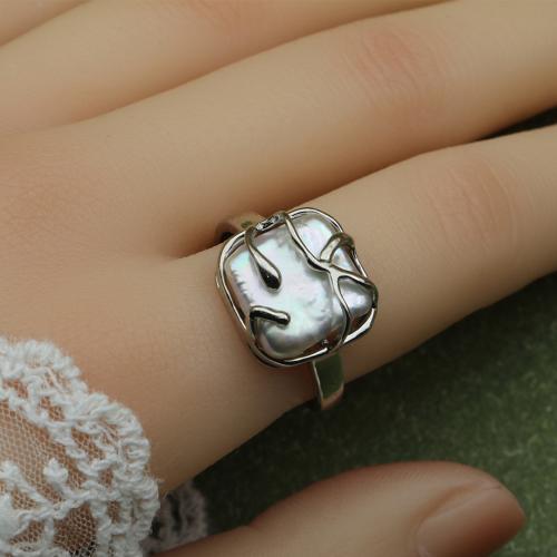 Messing ringen, met Zoetwater Parel, silver plated, mode sieraden & voor vrouw, wit, Inner diameter 17mm, Verkocht door PC