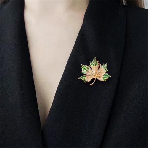 Zinc Alloy Brooches Maple Leaf gold color plated for woman & with rhinestone nickel lead & cadmium free Sold By PC