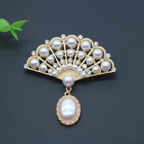 Zinc Alloy Brooches with Plastic Pearl for woman & with rhinestone golden Sold By PC