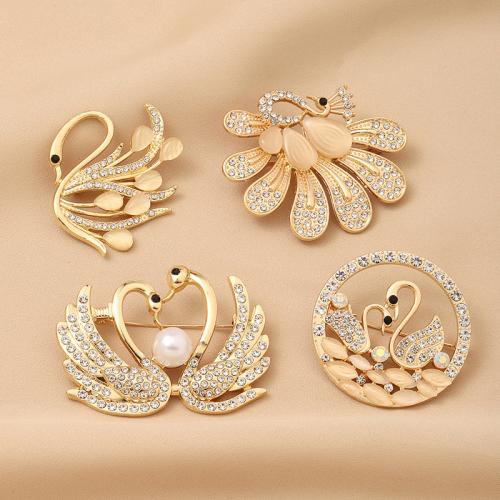 Zinklegering broches, Zinc Alloy, met Cats Eye & Plastic Pearl, plated, verschillende stijlen voor de keuze & voor vrouw & met strass, goud, Verkocht door PC