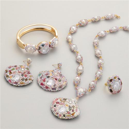 Micro zirconi Pave ottone Jewelry Set, Orecchino a bottone & braccialetto & anello dito & Collana, with perla d'acquadolce coltivata naturalmente, Placcato in oro 14K, 4 pezzi & Micro spianare cubic zirconia & per la donna, Venduto da set