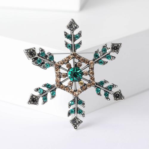 Broches de Noël, alliage de zinc, flocon de neige, Placage de couleur argentée, Conception de Noël & pour femme & avec strass, plus de couleurs à choisir, protéger l'environnement, sans nickel, plomb et cadmium, 41x42mm, Vendu par PC