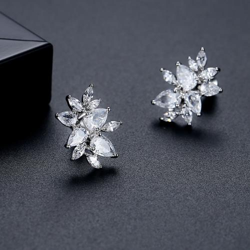 Messing Stud Earring, platineret, Micro Pave cubic zirconia & for kvinde, 13.15x17.50mm, Solgt af par