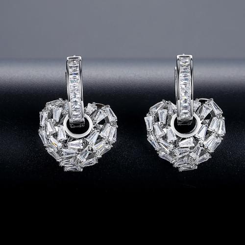 Messing Huggie Hoop Drop Earring, Heart, platineret, Micro Pave cubic zirconia & for kvinde & hule, 16x25mm, Solgt af par